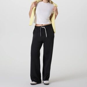 NEW Vuori Halo Essential Wideleg Pant